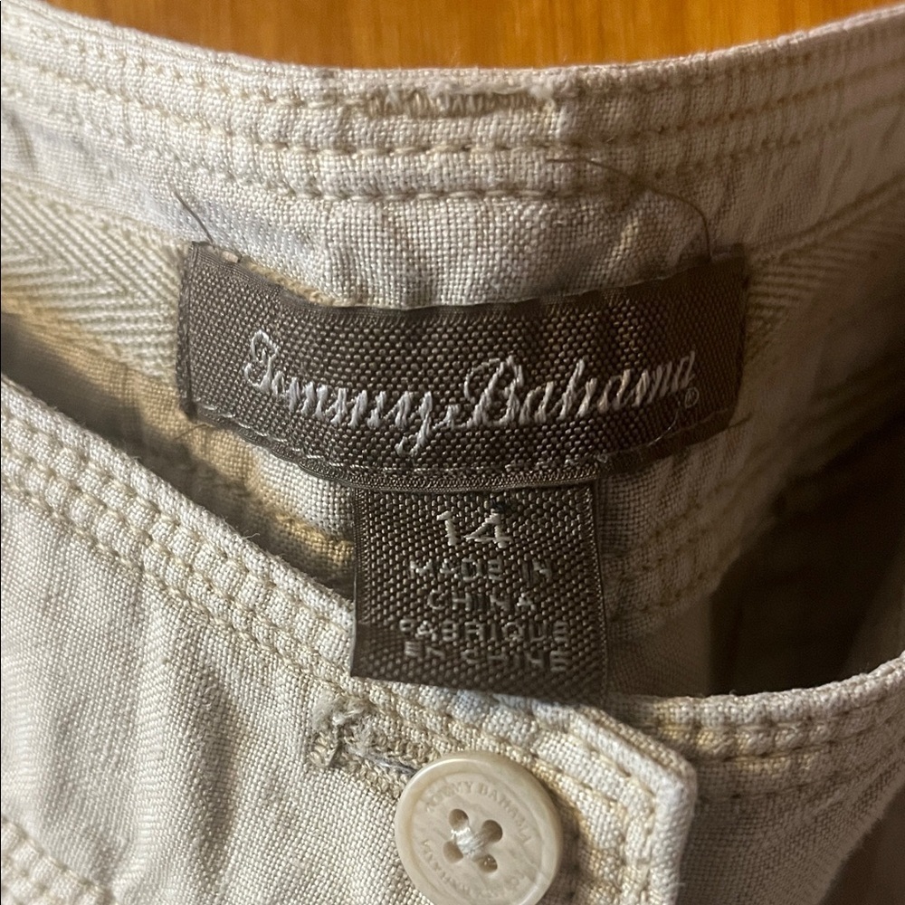 Tommy Bahama Women's Light Tan Capris 14 - Picture 2 of 9